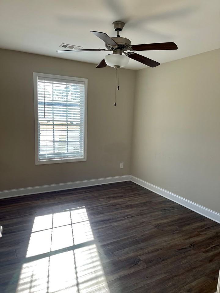 908 Martin Luther King Jr Blvd - Photo 5 of 6