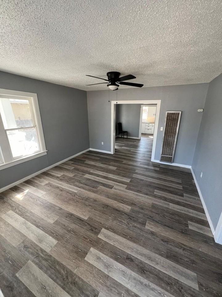 1609 29th St - Photo 5 of 17