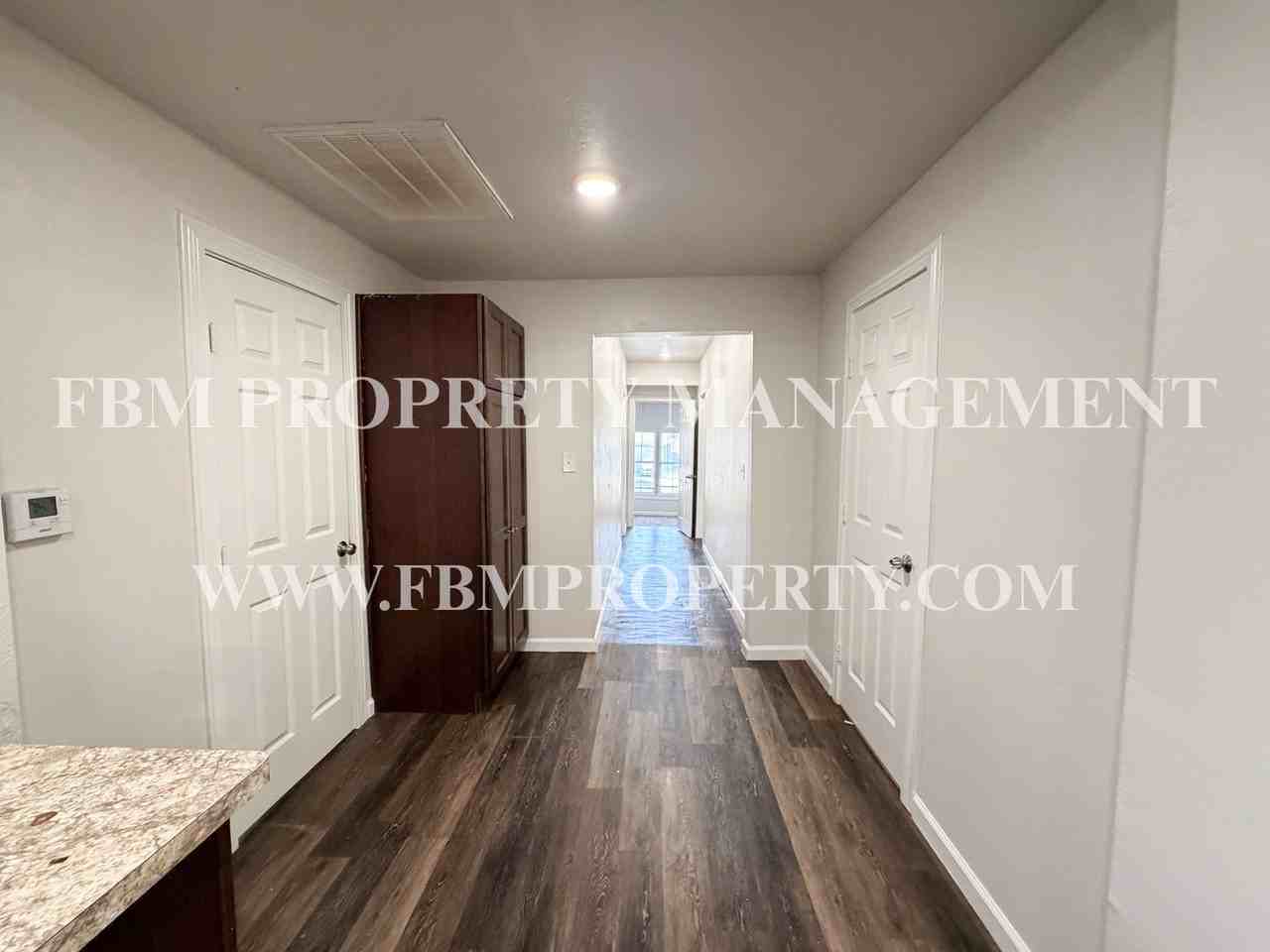 604 W Cotter Ave - Photo 5 of 16