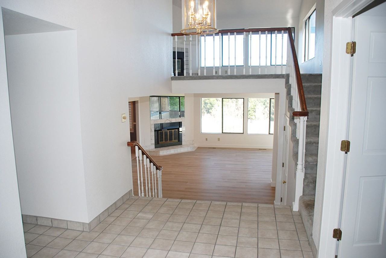 2435 Rock Hill Cir - Photo 3 of 48
