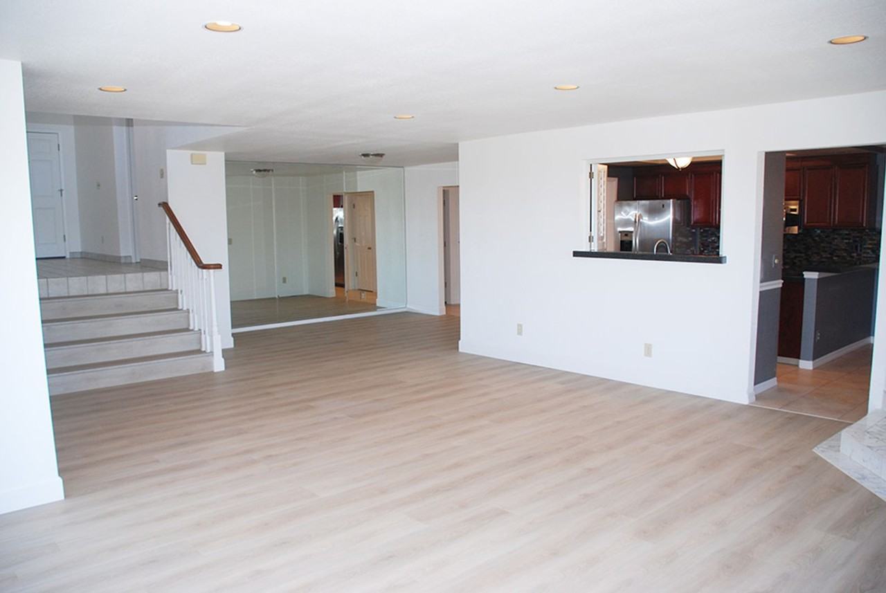 2435 Rock Hill Cir - Photo 4 of 48