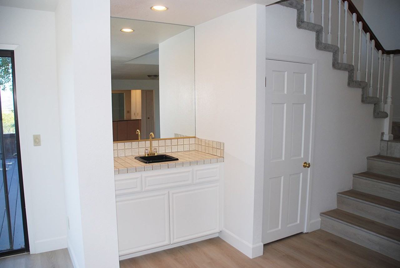 2435 Rock Hill Cir - Photo 5 of 48