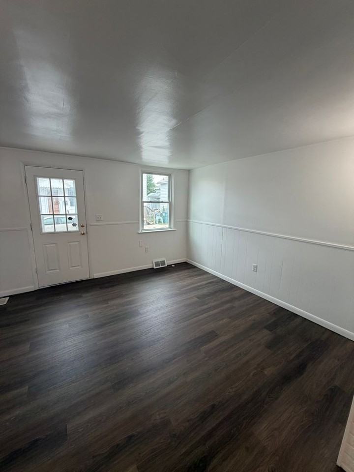 121 Cinder St - Photo 3 of 12