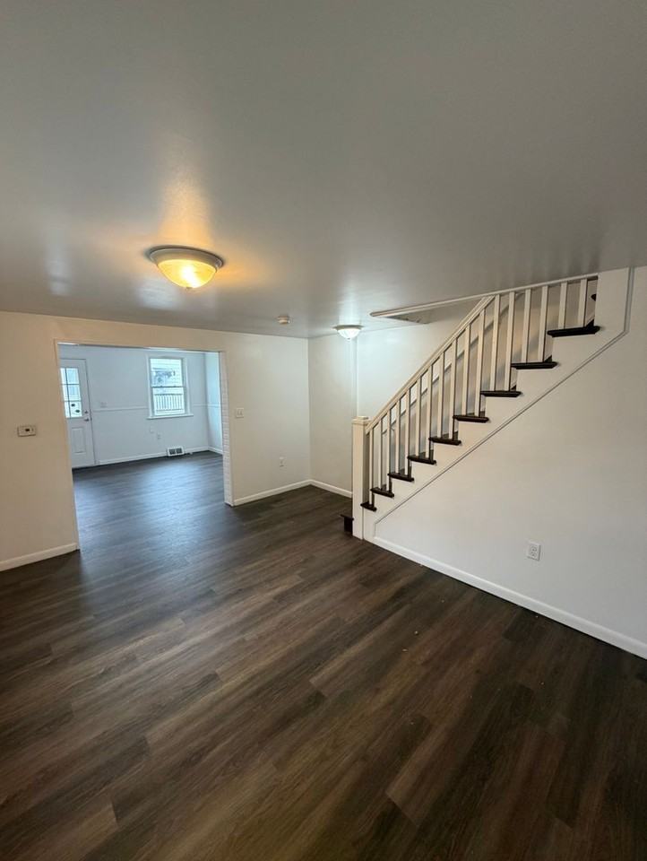 121 Cinder St - Photo 5 of 12