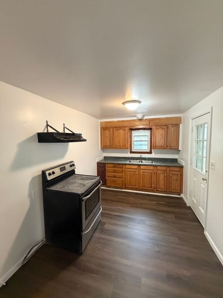 121 Cinder St - Photo 6 of 12