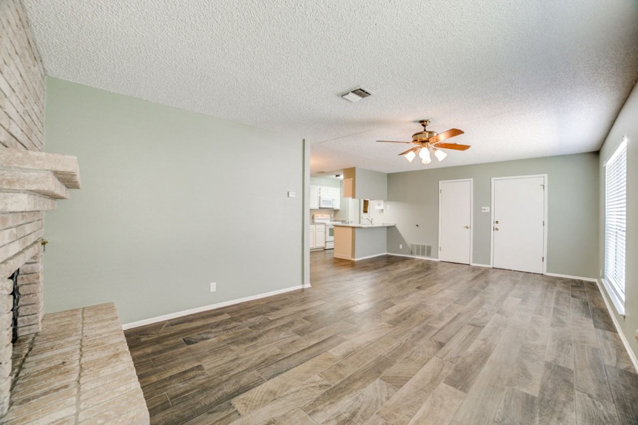 6639 Seneca Dr - Photo 3 of 12