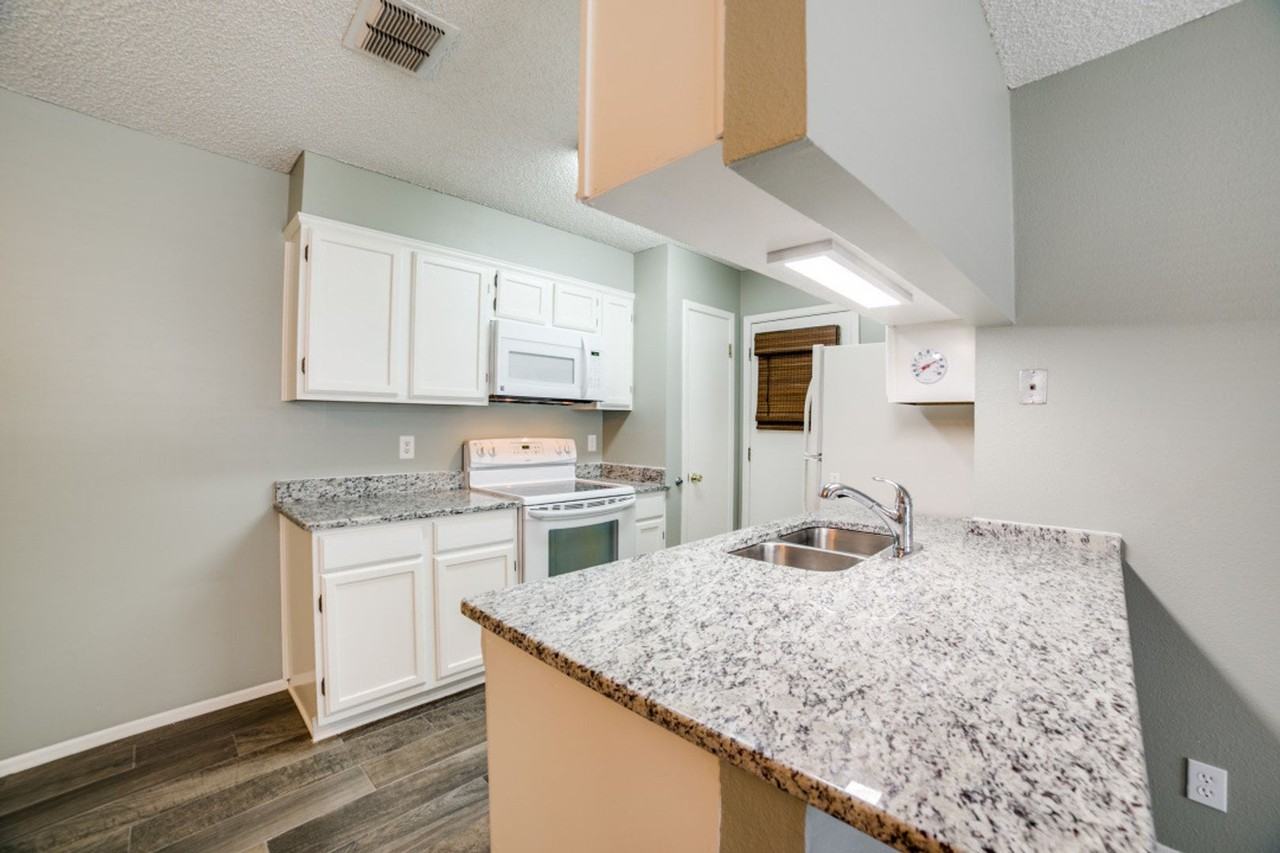6639 Seneca Dr - Photo 4 of 12