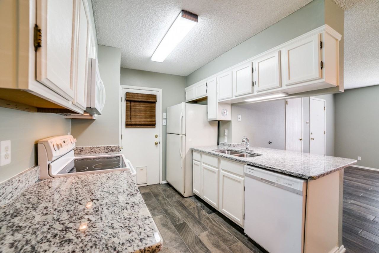 6639 Seneca Dr - Photo 6 of 12