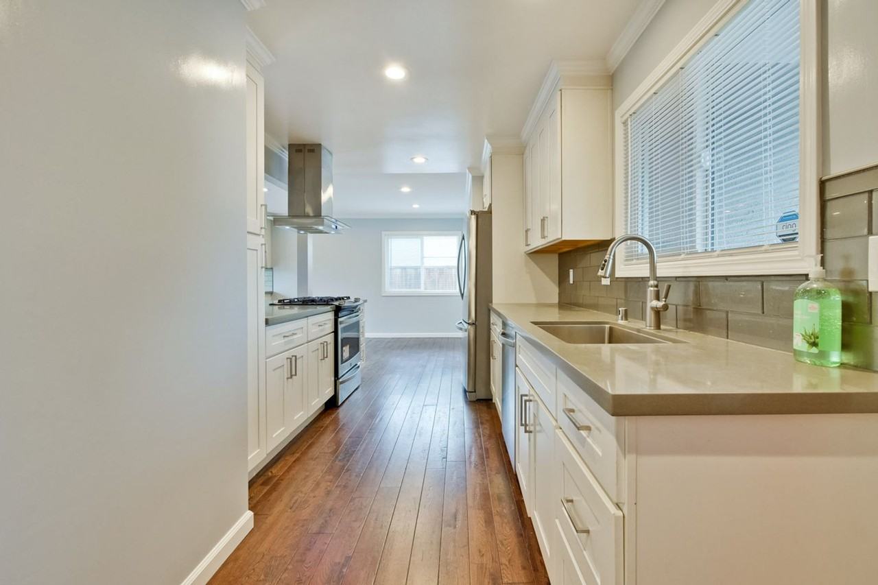 7530 Kilrush Ave - Photo 4 of 50