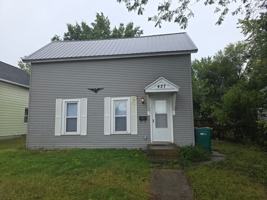 featured image of 427 E 10th St
