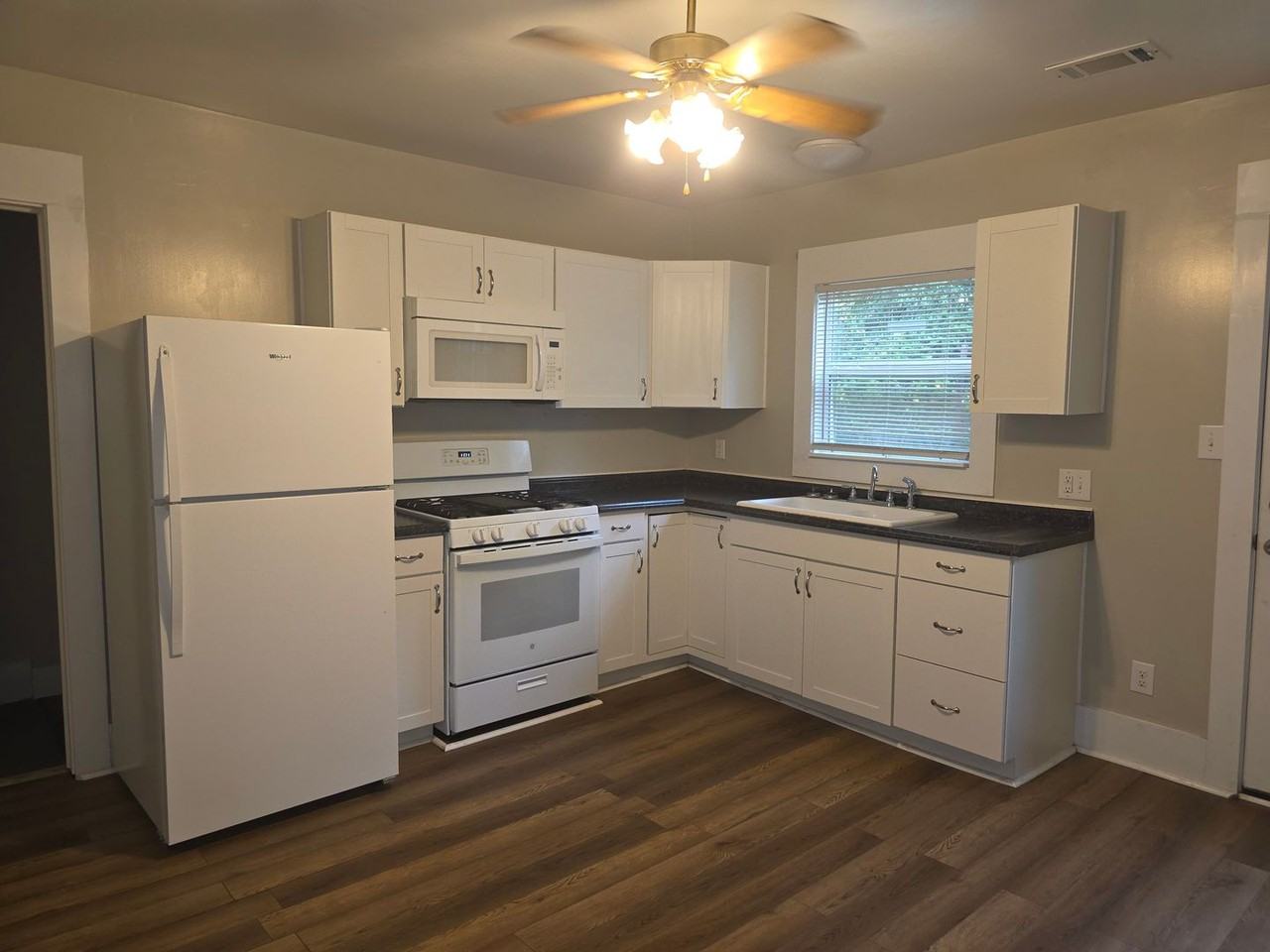 427 E 10th St - Photo 2 of 15