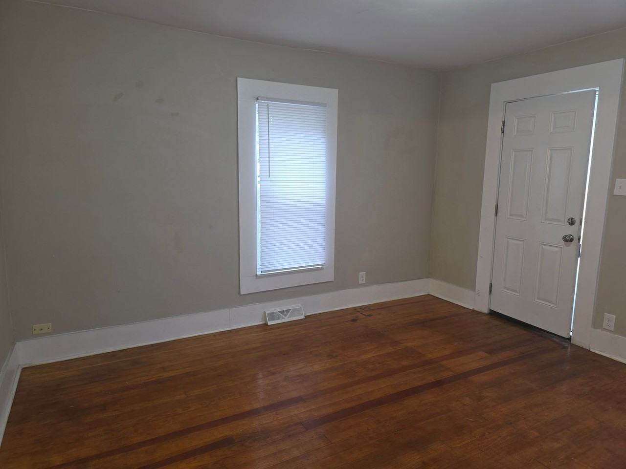 427 E 10th St - Photo 5 of 15