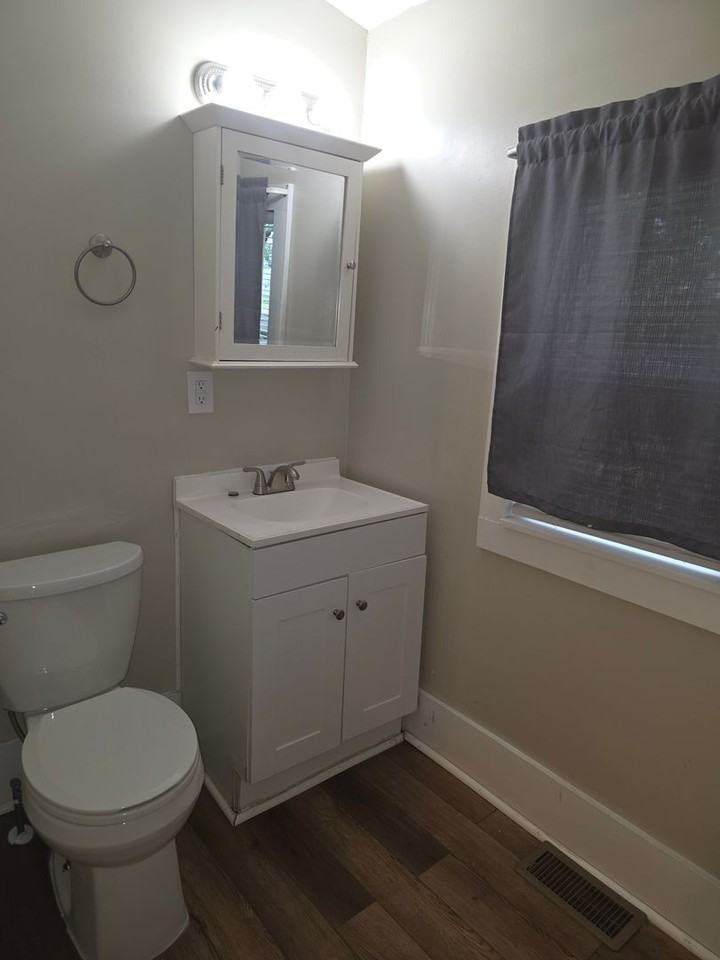 427 E 10th St - Photo 7 of 15