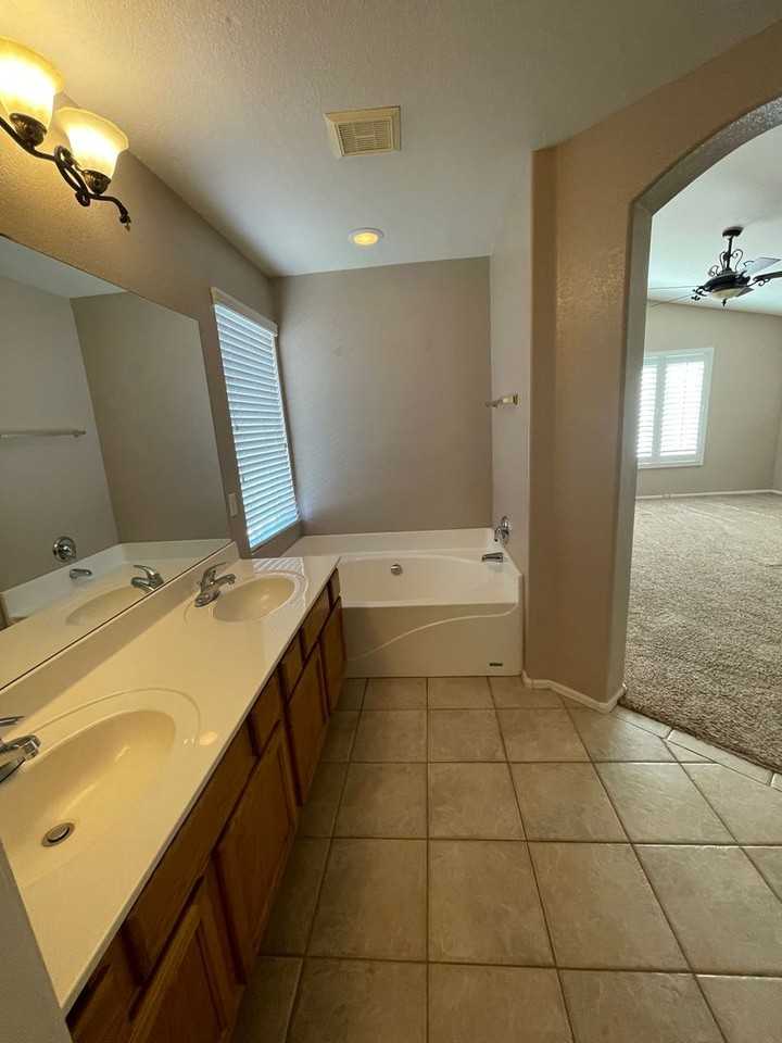 20270 N 73rd Dr - Photo 4 of 11