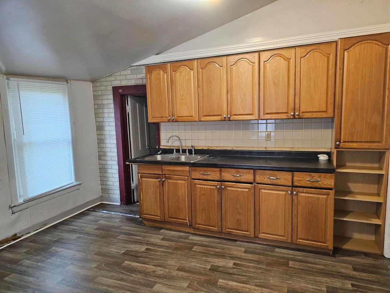 815 Allen St - Photo 2 of 15