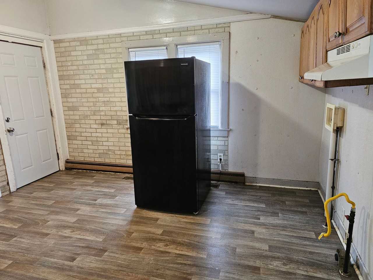 815 Allen St - Photo 3 of 15