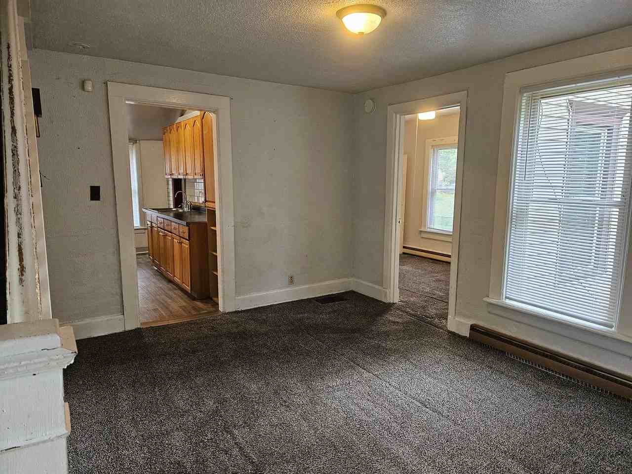 815 Allen St - Photo 4 of 15
