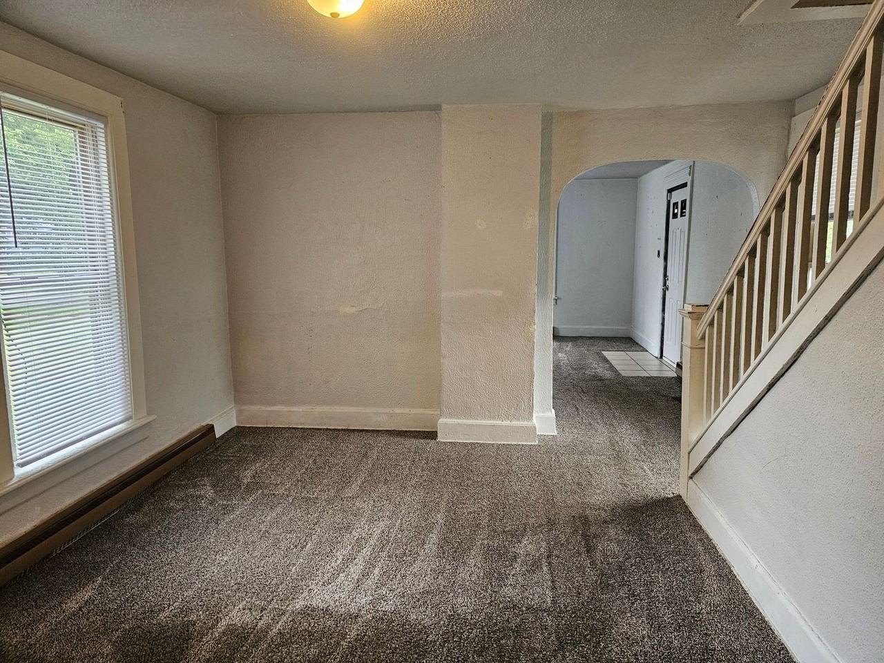 815 Allen St - Photo 5 of 15
