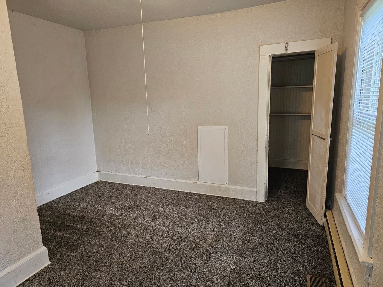 815 Allen St - Photo 7 of 15