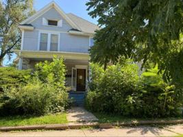 featured image of 303 W Illinois St