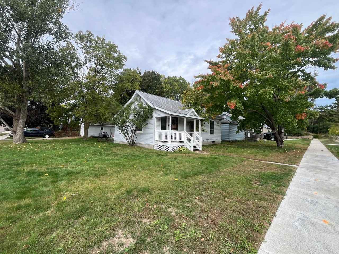 2306 2nd St - Photo 3 of 11