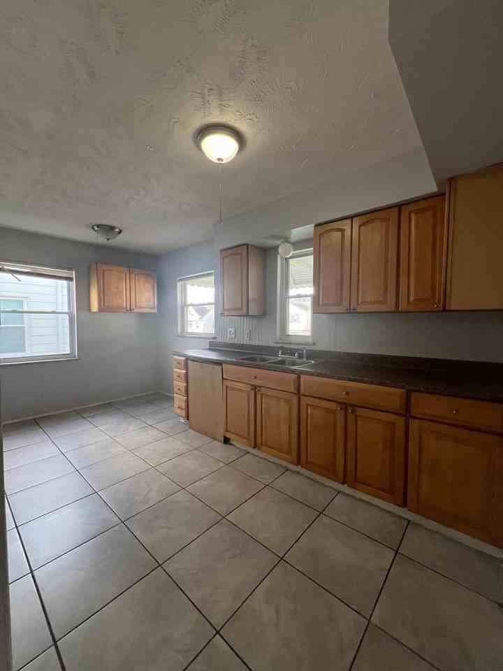 12332 Southern Ave - Photo 4 of 15