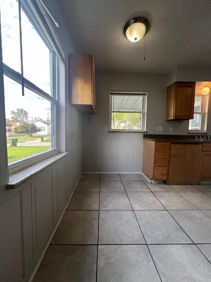 12332 Southern Ave - Photo 6 of 15