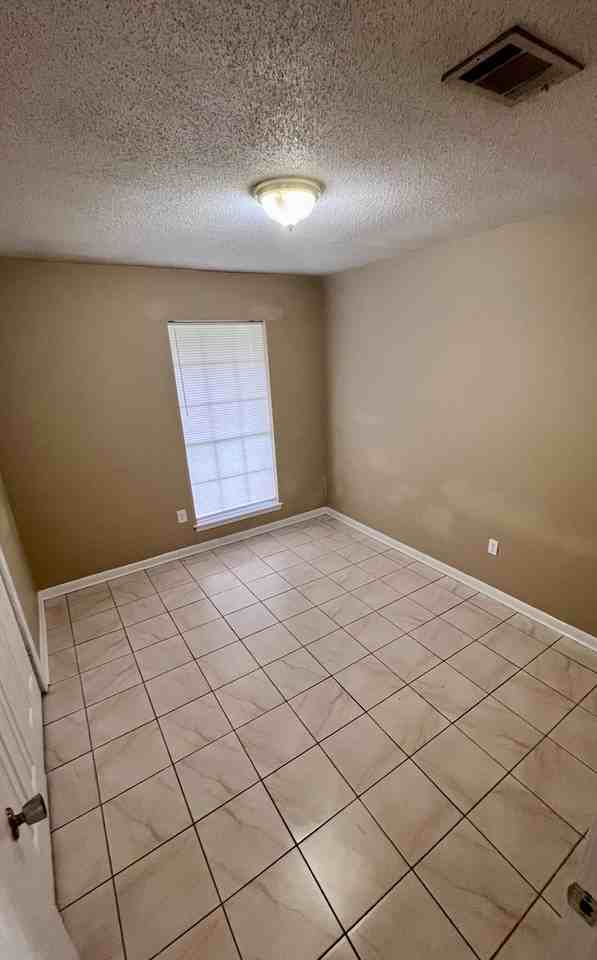 2437 Linwood Dr - Photo 6 of 11