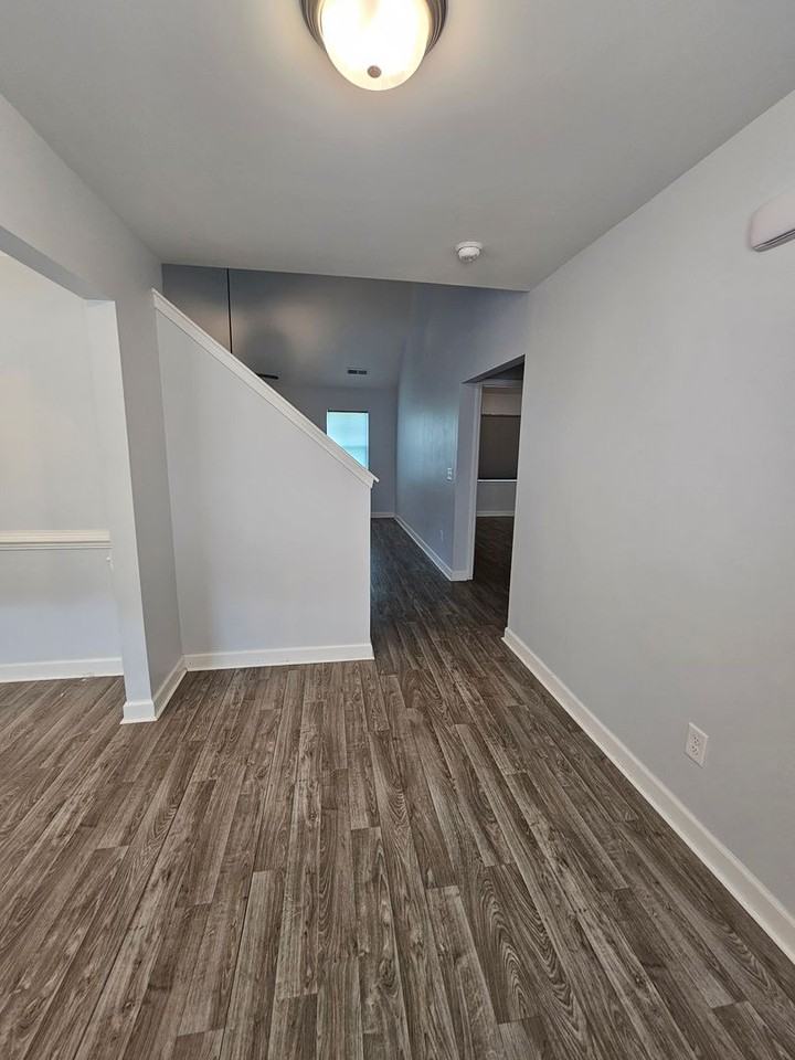 507 Admiral Bend Dr - Photo 3 of 21