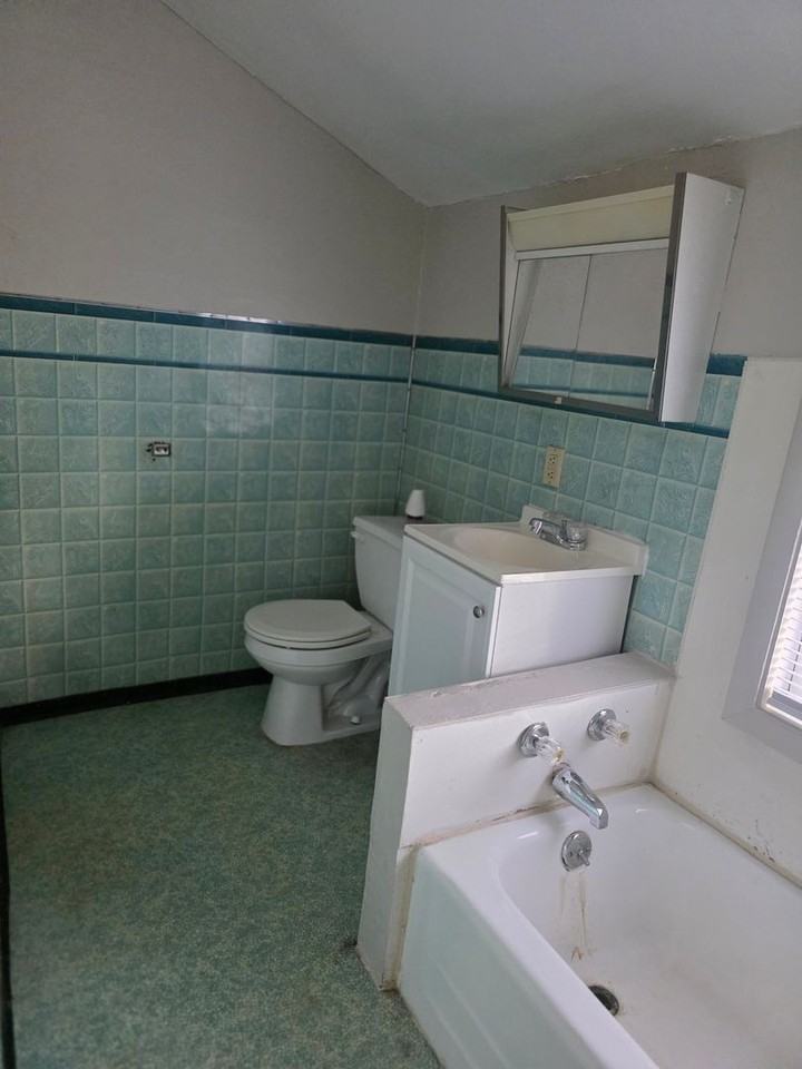 124 Studebaker St - Photo 6 of 10