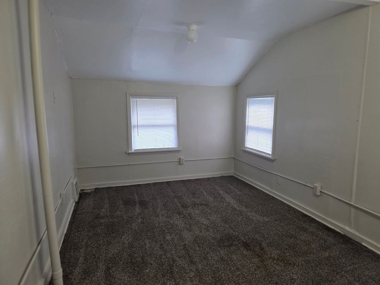 124 Studebaker St - Photo 7 of 10