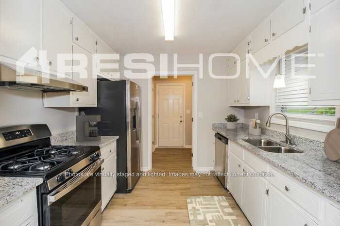2886 Botany Dr - Photo 4 of 22