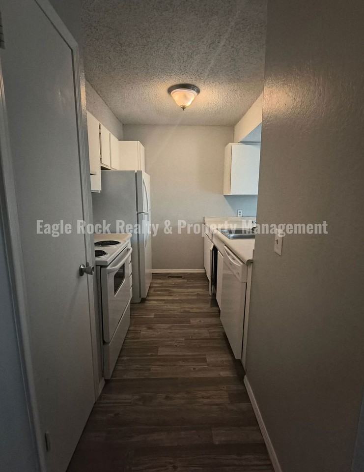 2201 S 116th East Ave - Photo 7 of 24