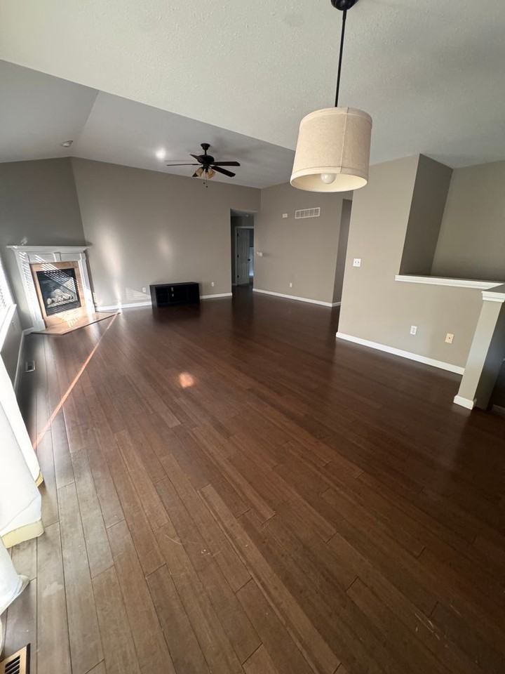 502 Campusview Dr - Photo 4 of 17