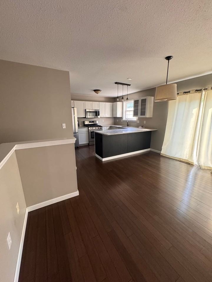 502 Campusview Dr - Photo 5 of 17