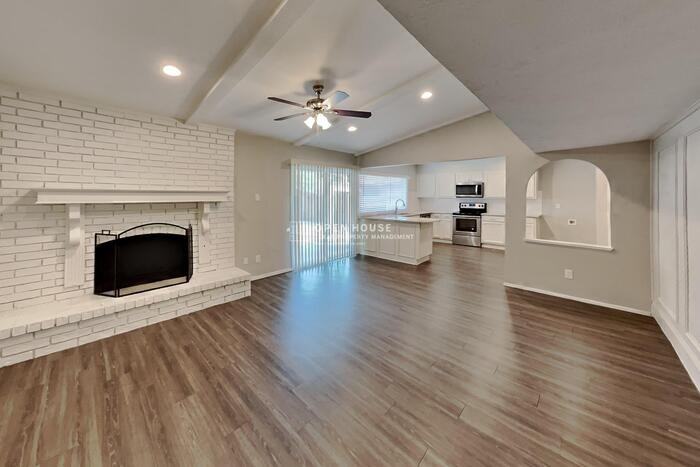 1205 Harvest Glen Dr - Photo 4 of 24