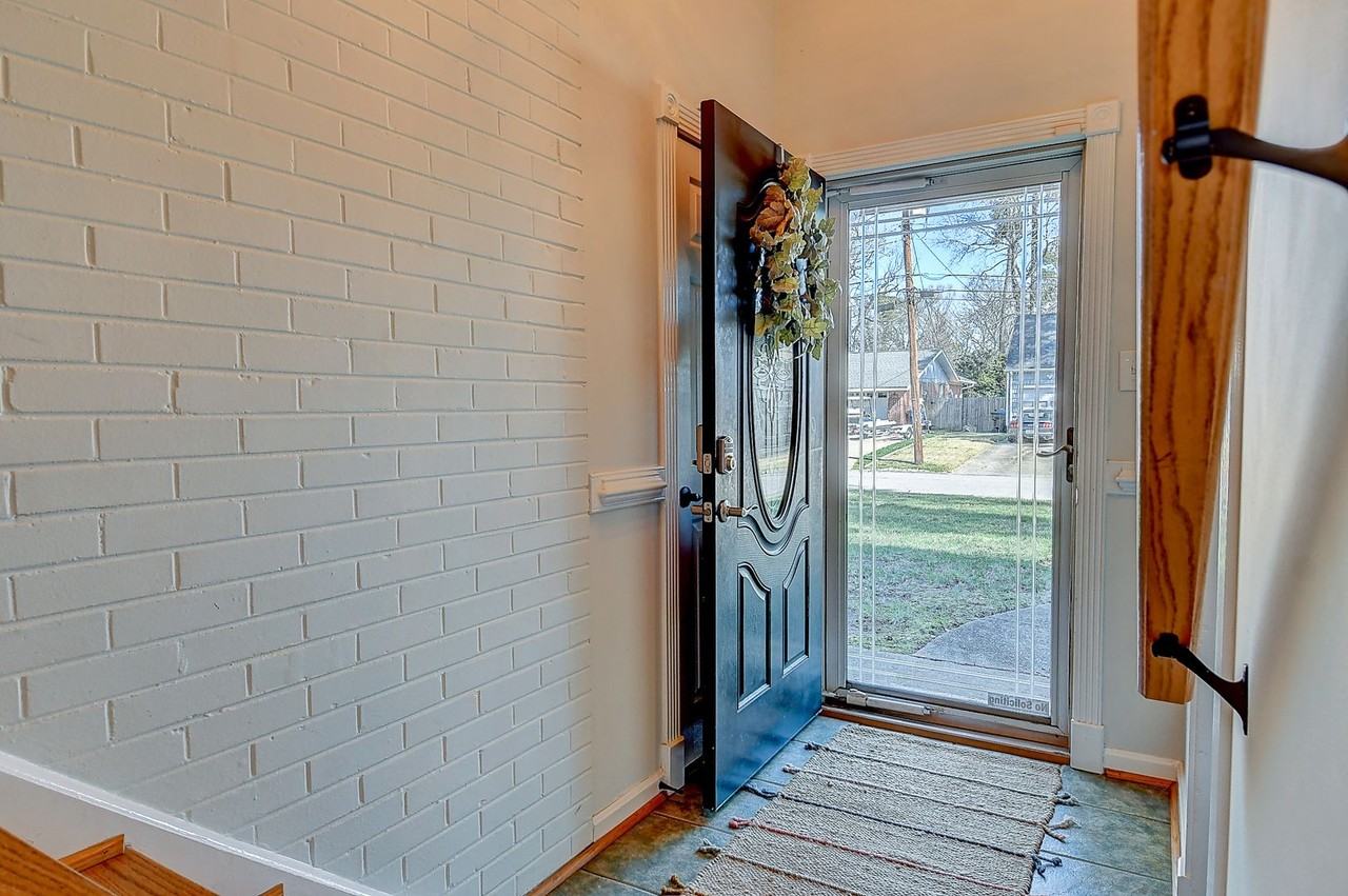 3713 Virginius Dr - Photo 4 of 37