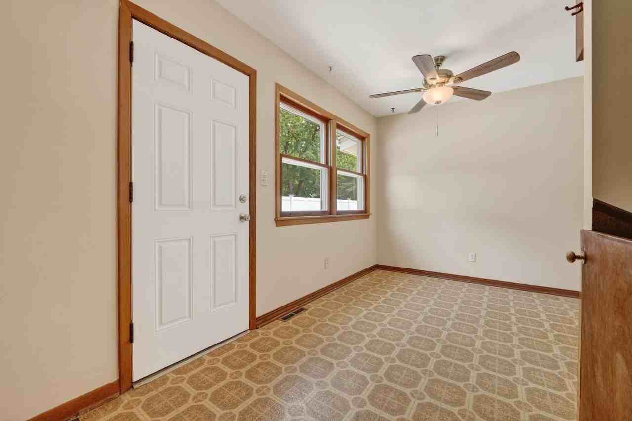 610 Elaine St - Photo 4 of 22