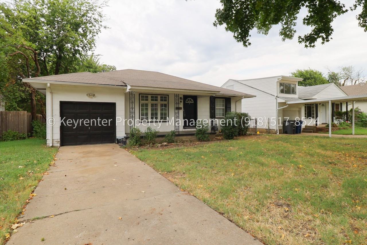 2829 E 1st Pl - Photo 3 of 35