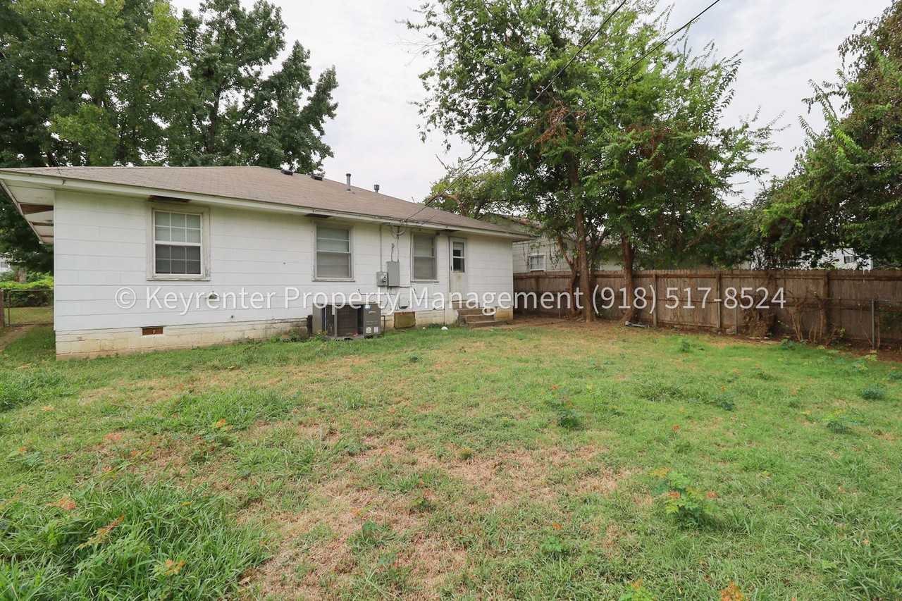 2829 E 1st Pl - Photo 6 of 35