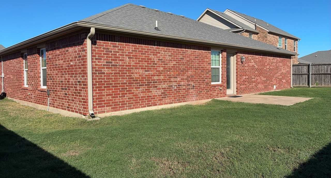 3721 Plantation Dr - Photo 4 of 27