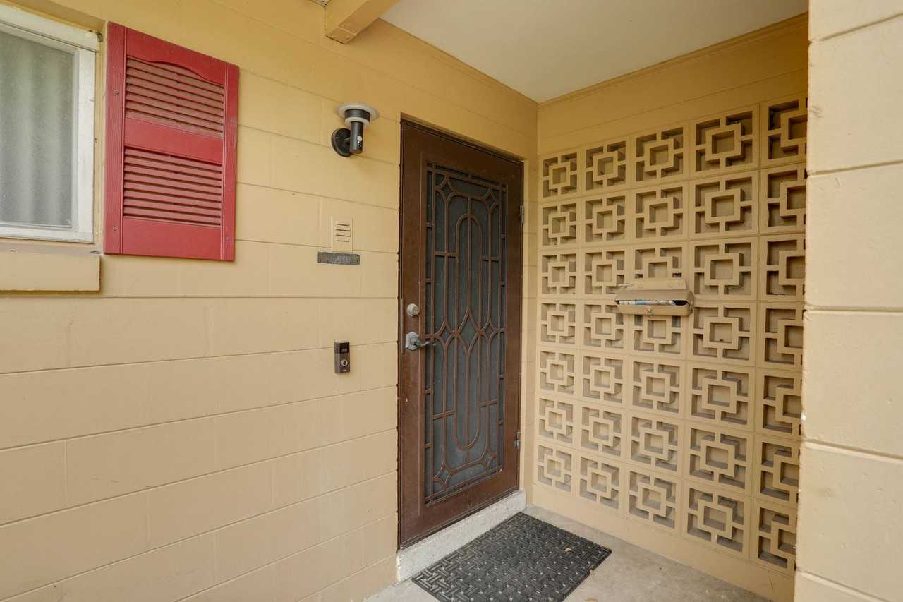 627 Macarthur Dr - Photo 4 of 33