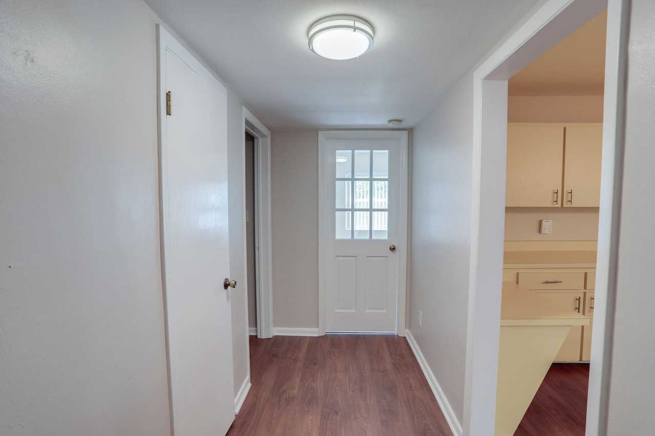 627 Macarthur Dr - Photo 6 of 33