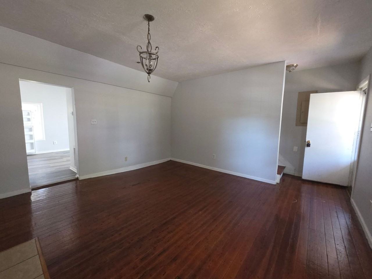 809 Pierce St - Photo 4 of 13