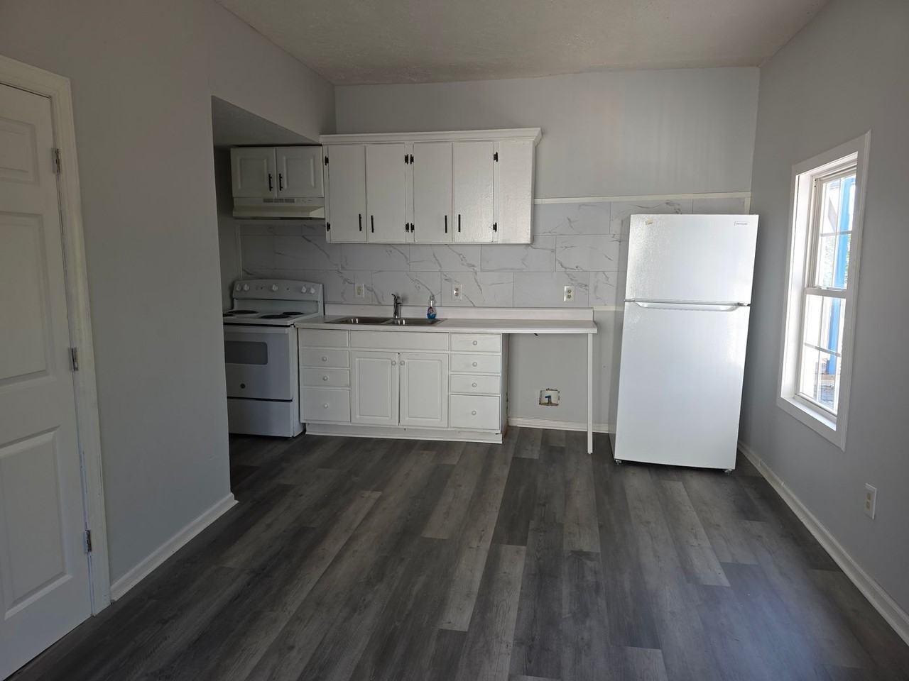 809 Pierce St - Photo 5 of 13