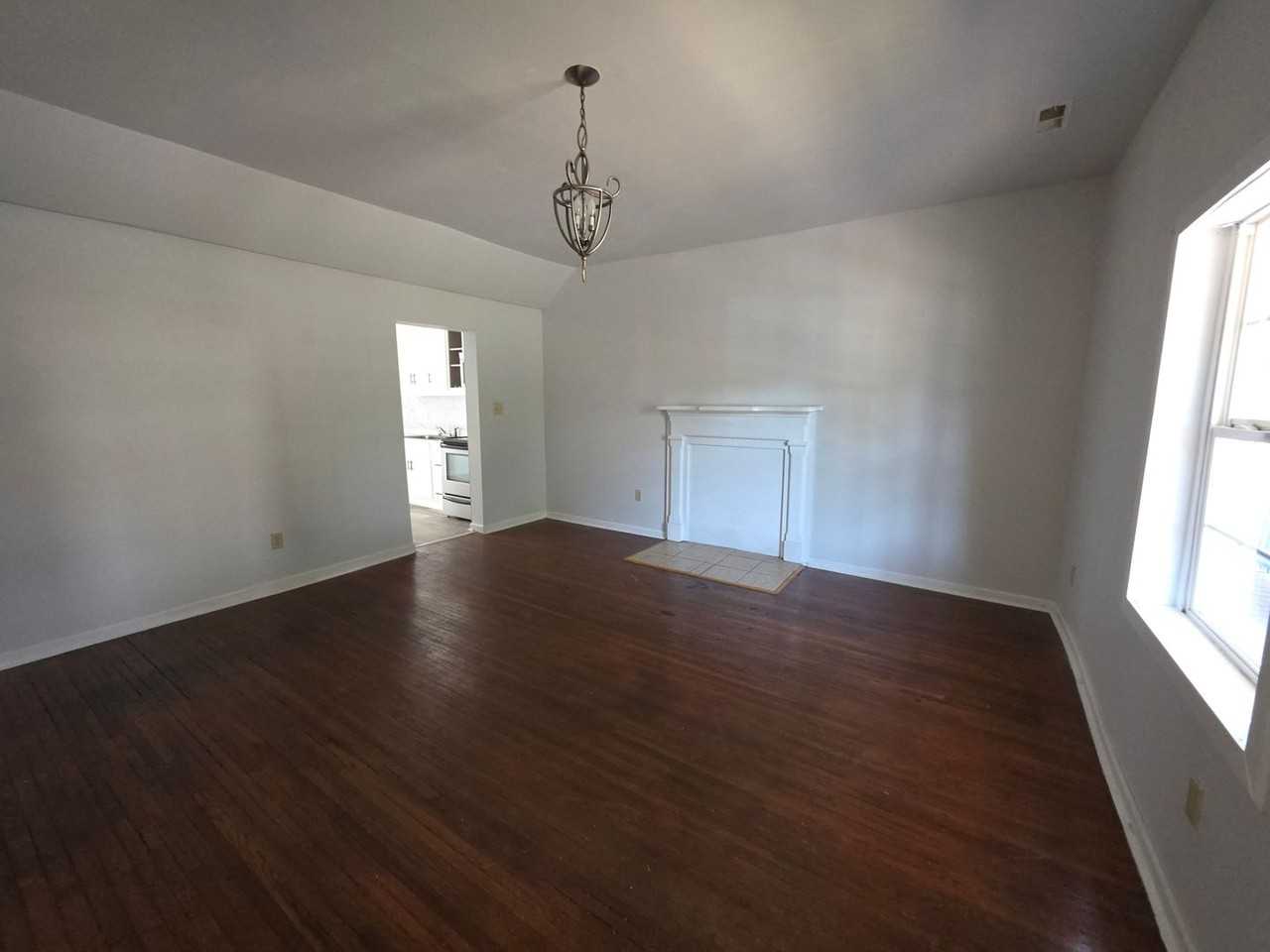 811 Pierce St - Photo 3 of 13