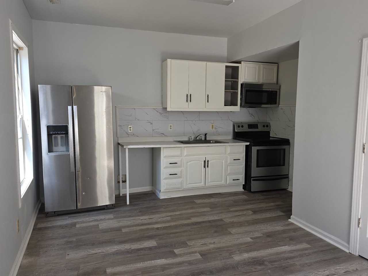811 Pierce St - Photo 4 of 13