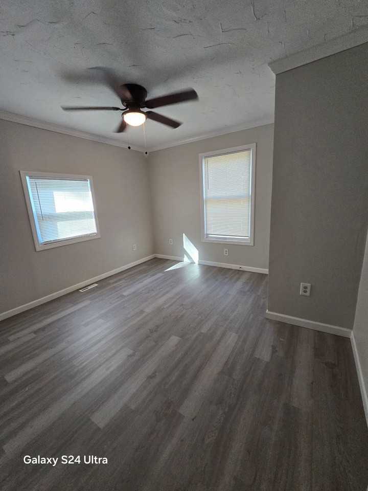 1912 Cowan St - Photo 2 of 10