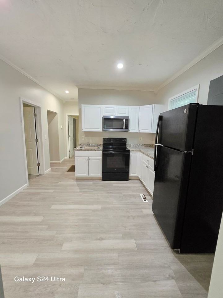 1912 Cowan St - Photo 4 of 10