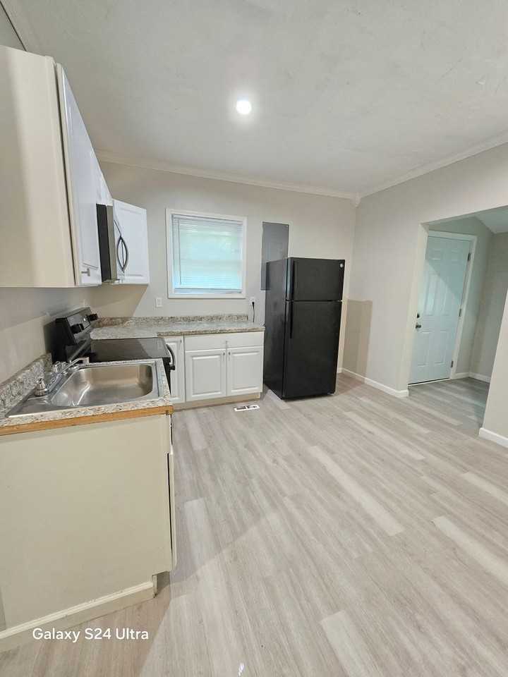 1912 Cowan St - Photo 5 of 10